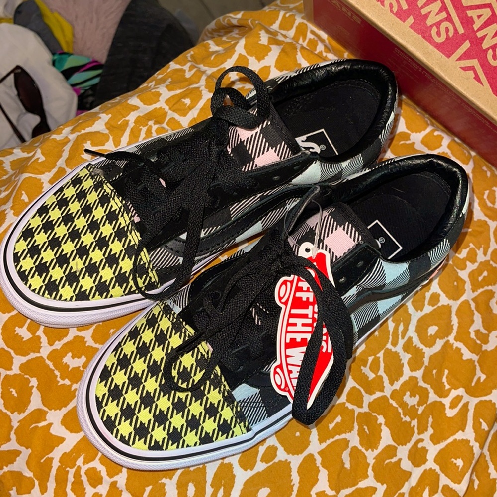 NEW! WITH BOX LOWTOP VANS